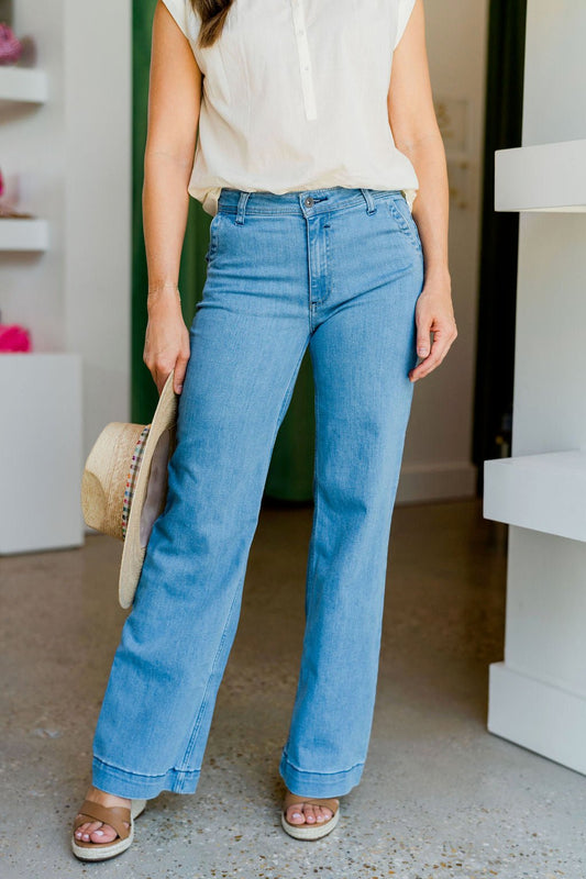Morrison The Confidant Mid-Rise Womens Jeans