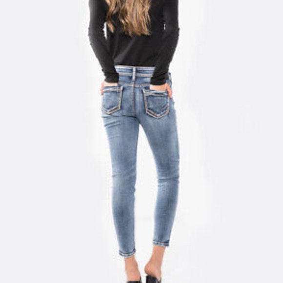 Silver Jeans Co. Women's Elyse Curvy Mid Rise Skinny Fit Ankle Jean