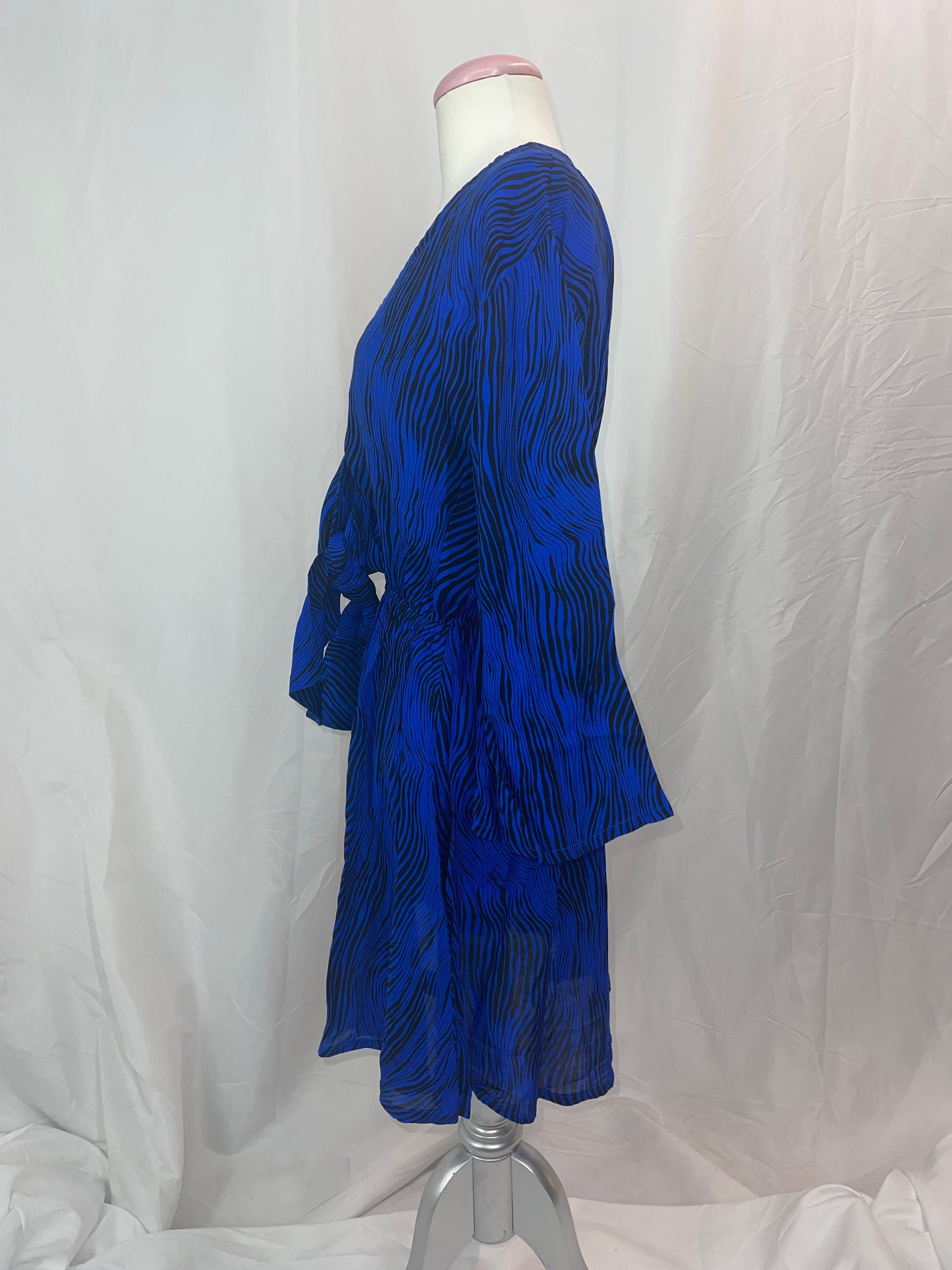 Khush Nayana L/S Deep V-Neck Tied Bloused Short Dress