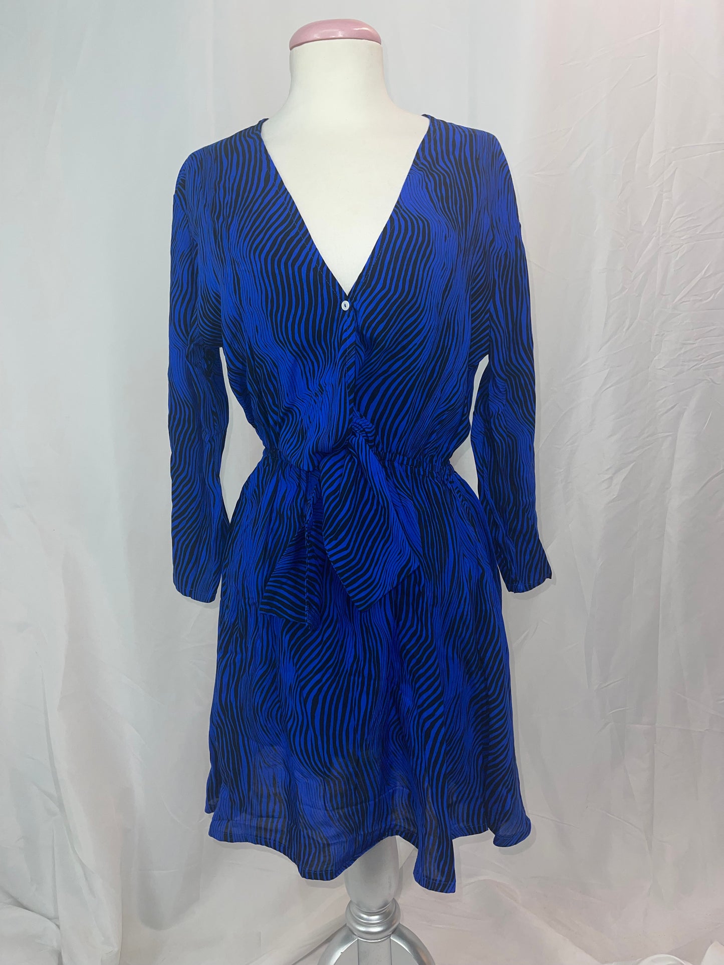 Khush Nayana L/S Deep V-Neck Tied Bloused Short Dress
